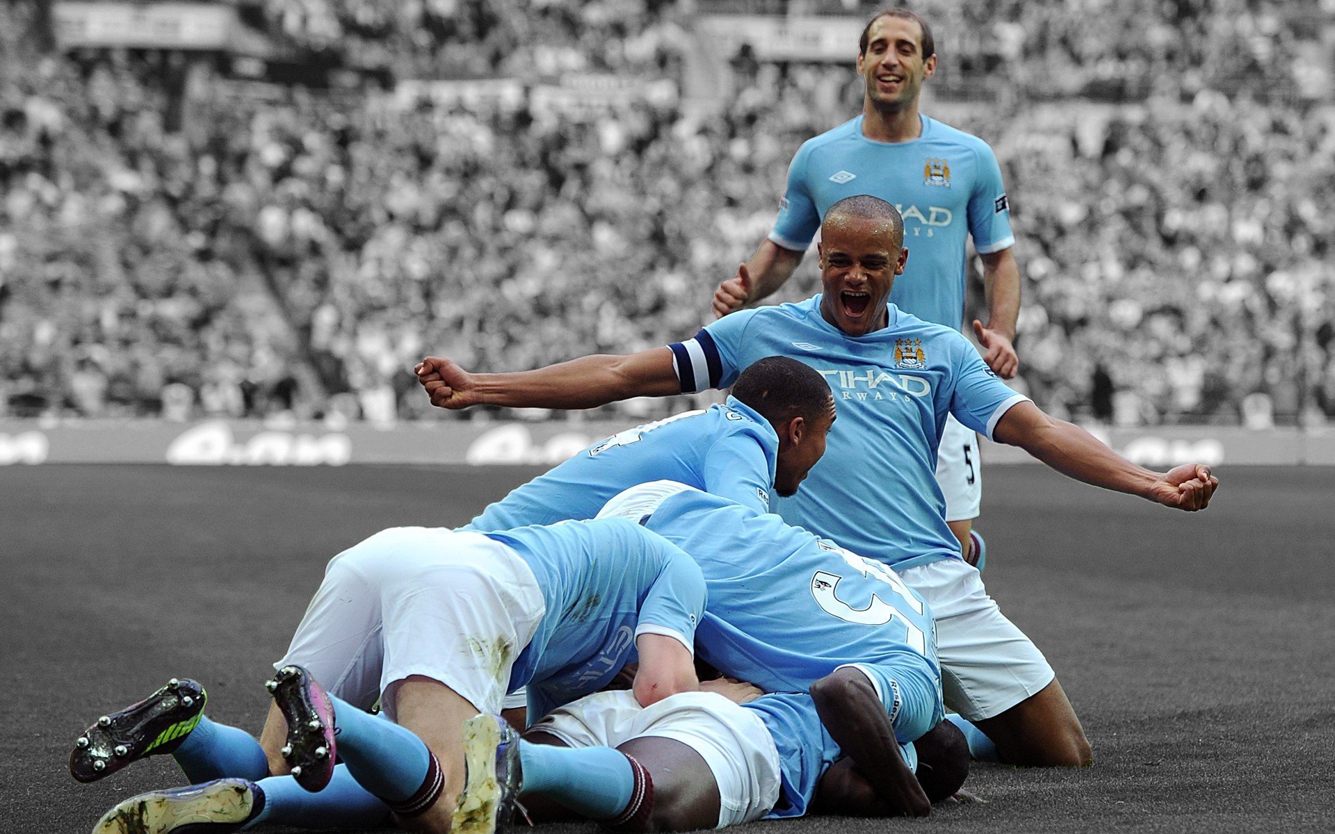围场权力更迭,梅赛德斯引擎的绝对统治,与阿隆索在废墟中点燃的孤勇之火